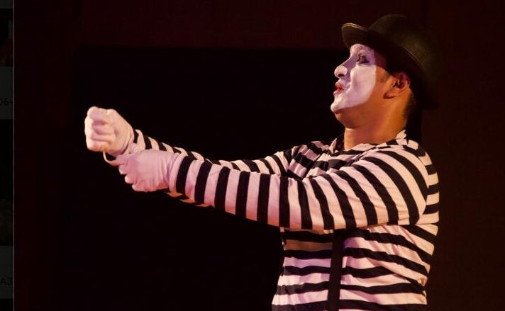 emoticons-theatre-gallery-04